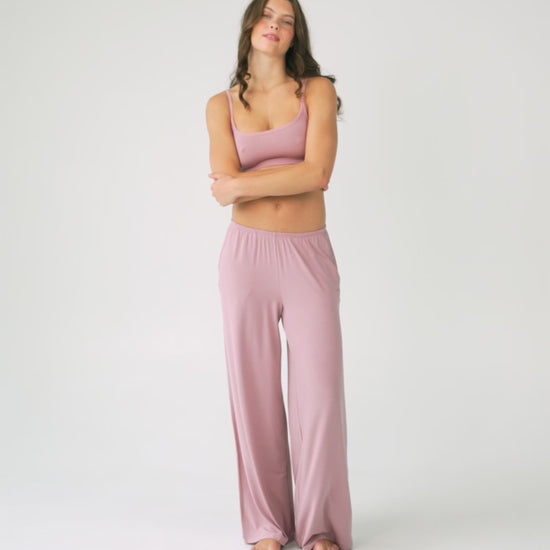Quartz | Sophie is S top, XS bottom and 5’9”